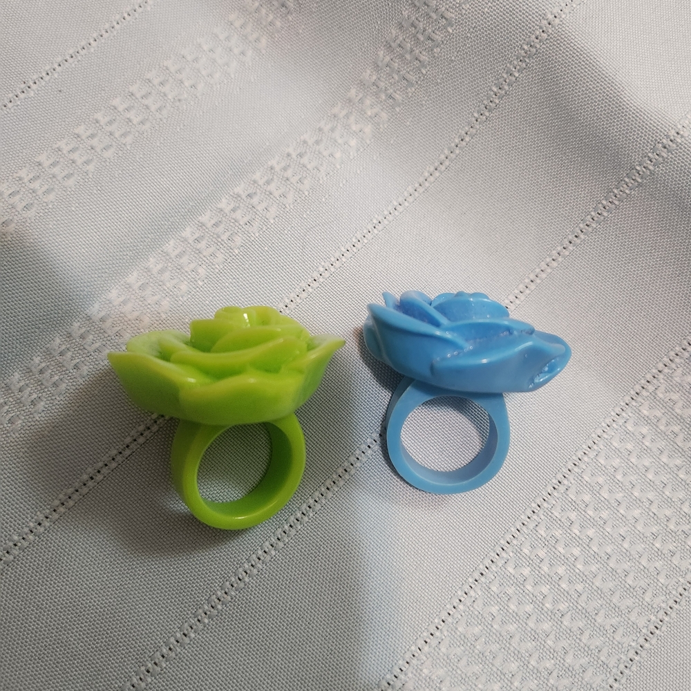 Green and Blue Rose Rings - Picture 2 of 4
